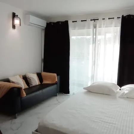 Appartement Bord De Mer, Midi, Acces Direct A La *