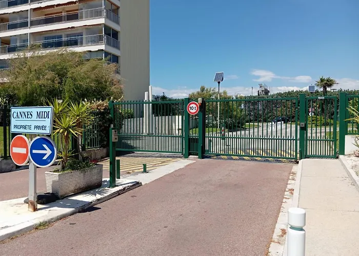 Bord De Mer, Midi, Acces Direct A La * Cannes